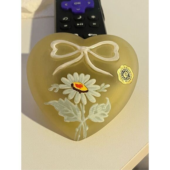 Westmoreland Glass Heart Original sticker hand painted yellow - Picture 3 of 16